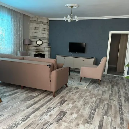 Villaras Garden Antalya Oezel Havuzlu Full Esyali Altinkum (Antalya)