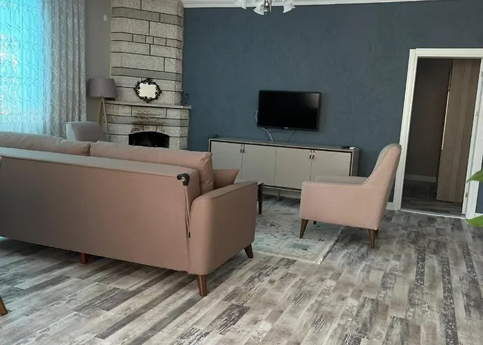 Villaras Garden Antalya Oezel Havuzlu Full Esyali Altinkum (Antalya)